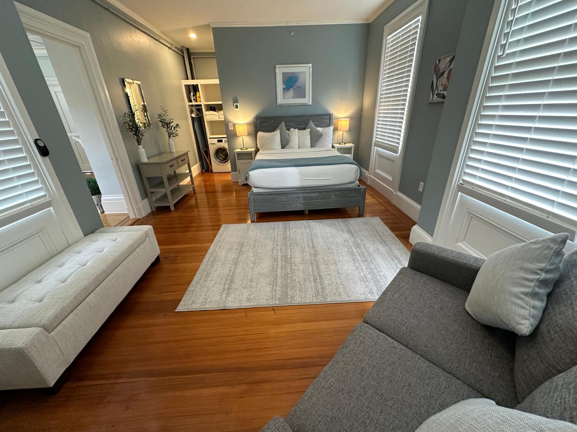 Entire Charming Victorian Home Downtown นิวพอร์ต ภายนอก รูปภาพ