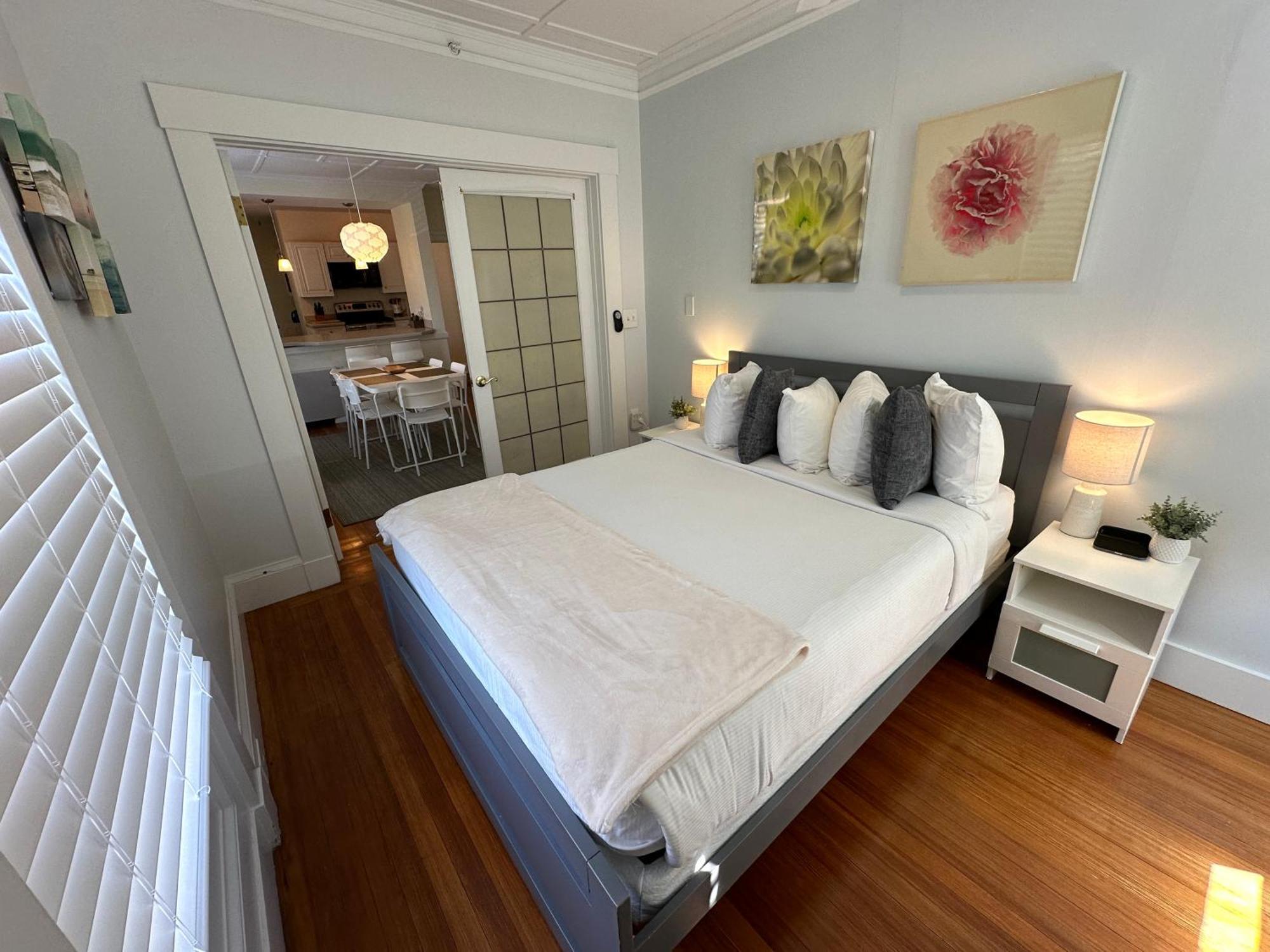 Entire Charming Victorian Home Downtown นิวพอร์ต ภายนอก รูปภาพ